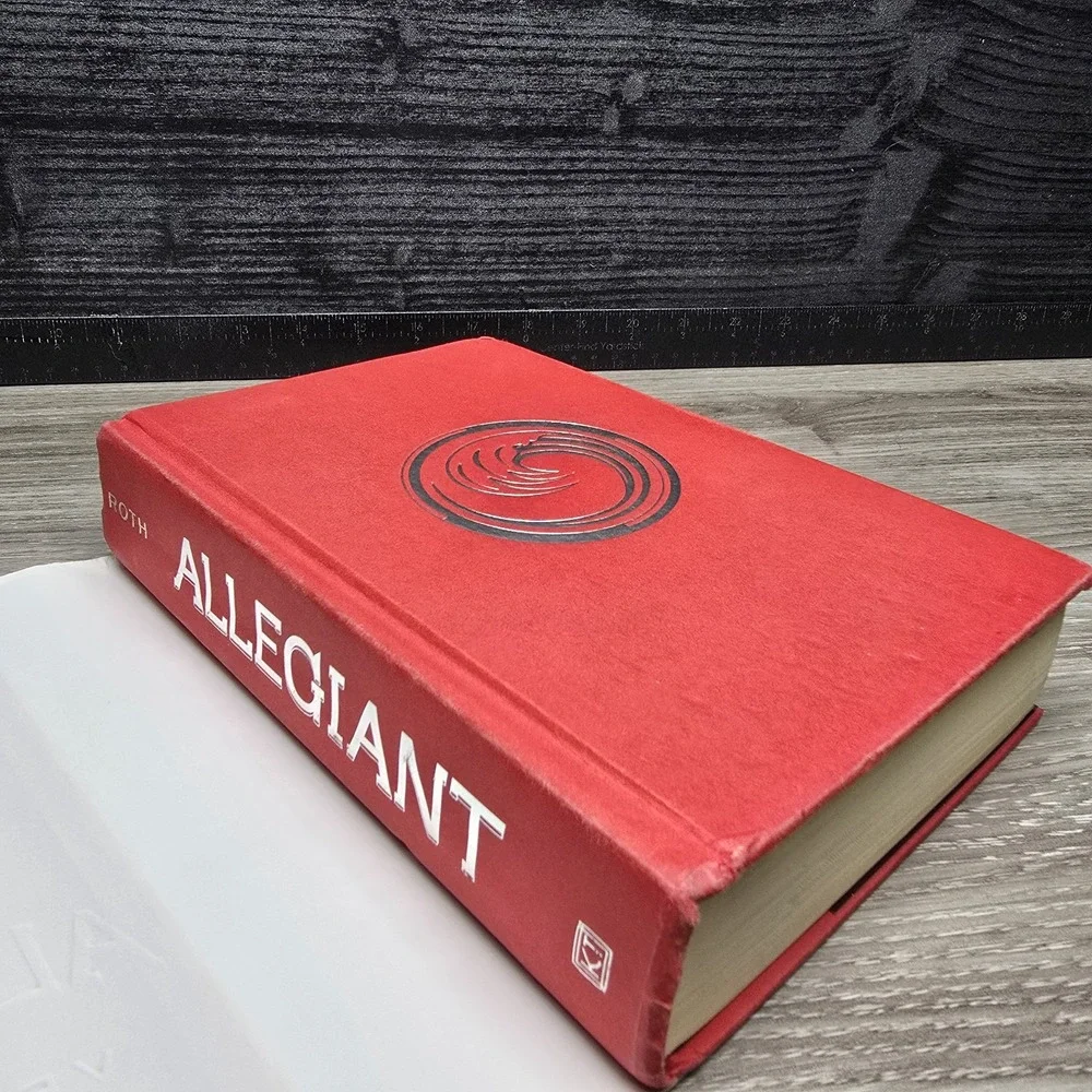 Allegiant by Veronica Roth - Hardback with Dust Jacket